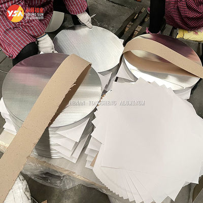 ল্যাম্প কভার 1060 অ্যালুমিনিয়াম ডিস্ক বৃত্তাকার রান্নাঘর উপকরণ কাস্টম আকার উচ্চ সমতলতা Burr মুক্ত প্রান্ত খাদ্য গ্রেড